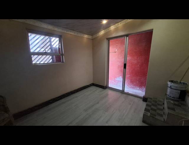 3 BEDROOM FREEHOLD FOR SALE IN WOODLANDS